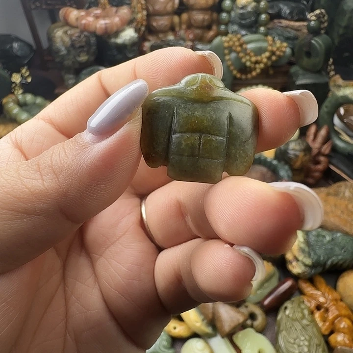 豆***透闪石质玉未镶嵌珠宝奇石