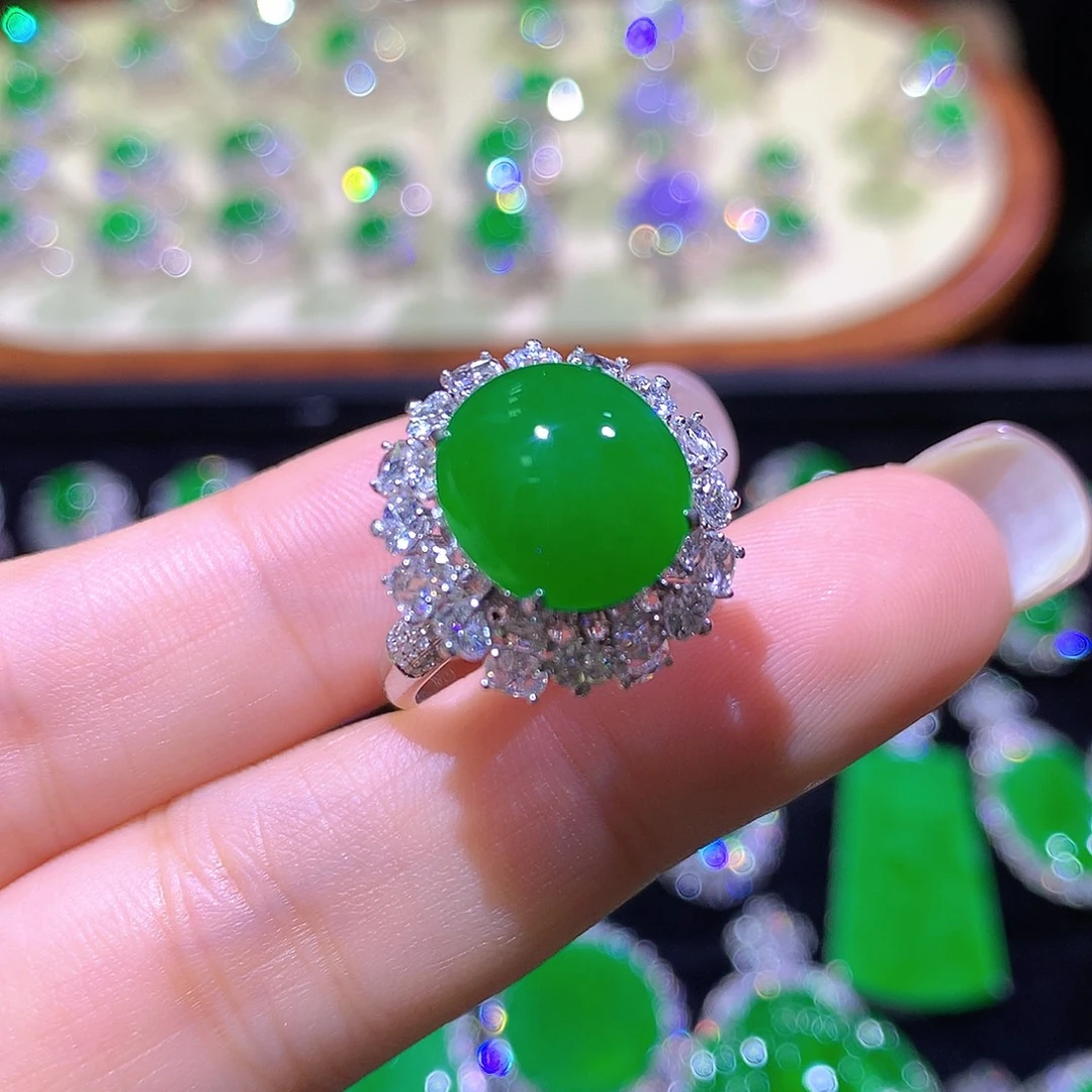 翡翠18K金镶嵌戒指高冰满绿蛋面戒指