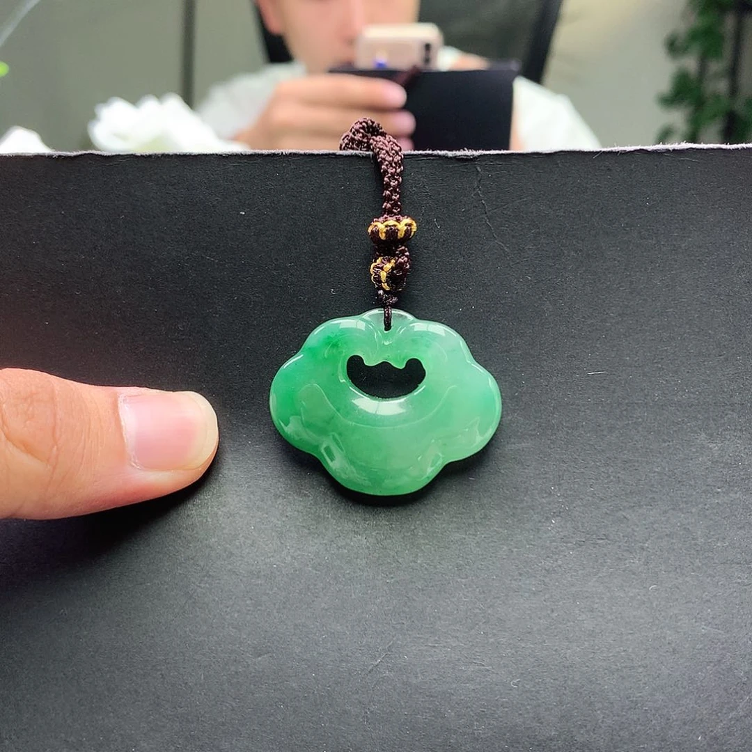 石英质玉未镶嵌颈饰