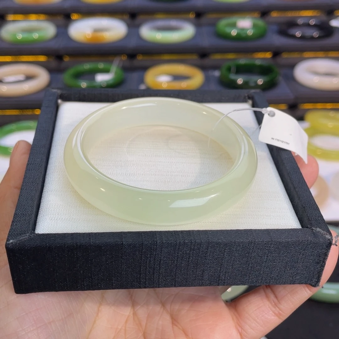 未镶嵌手镯和田玉-高冰微翠感晴水53