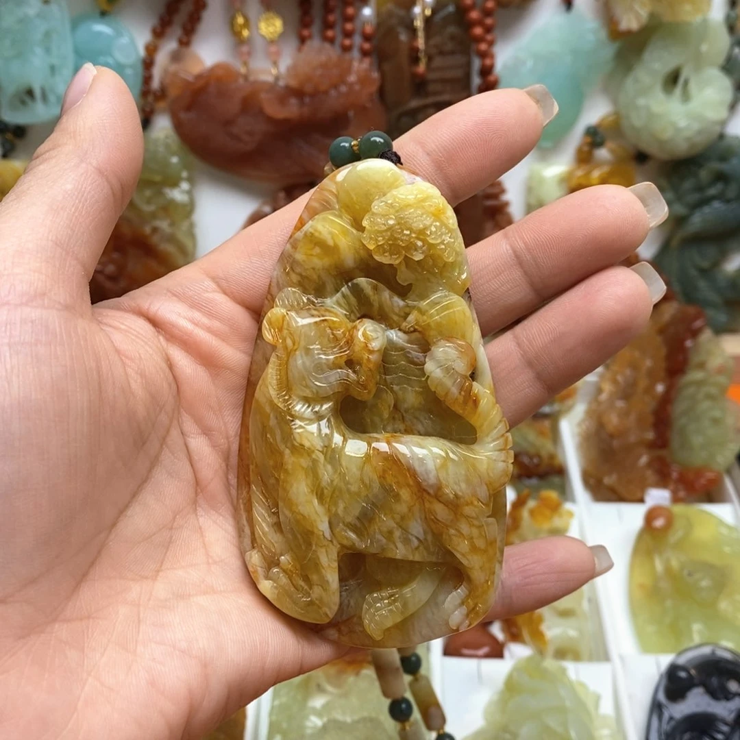 蛇纹石玉颈饰未镶嵌