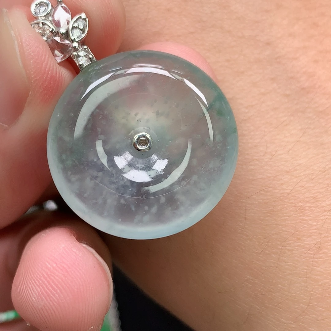 颈饰18K金镶嵌翡翠