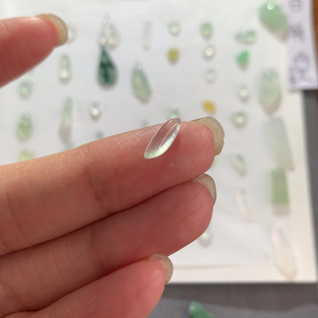 翡翠未镶嵌颈饰玻璃种随形