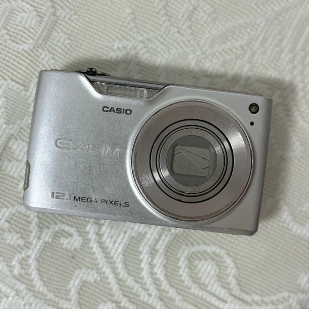 9新 Casio/卡西欧 z450 冷白带美颜数码相机 720w像素（no退no换）