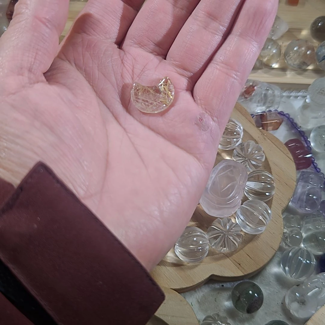 小***斧未镶嵌水晶颈饰水晶