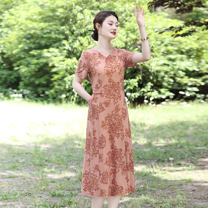 洋气时髦中老年妈妈装连衣裙中长款夏装新款气质收腰母亲夏季裙子