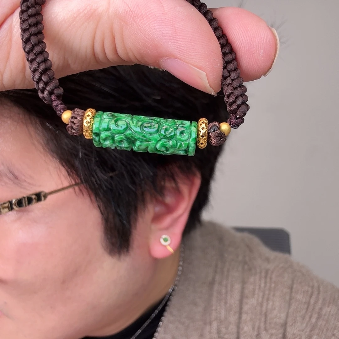 翡翠18K金镶嵌颈饰一件