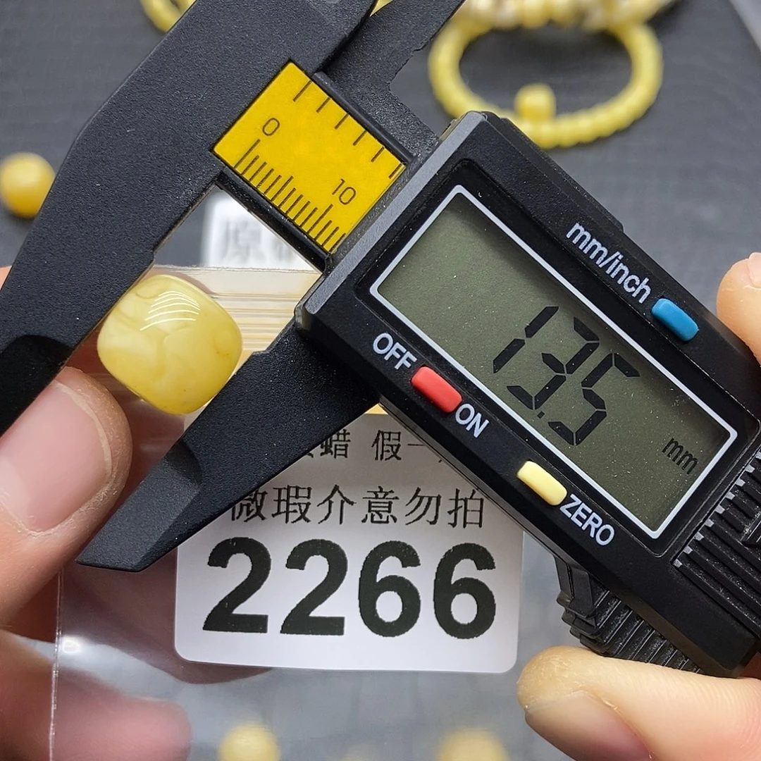 蜜蜡未镶嵌珠宝奇石2266