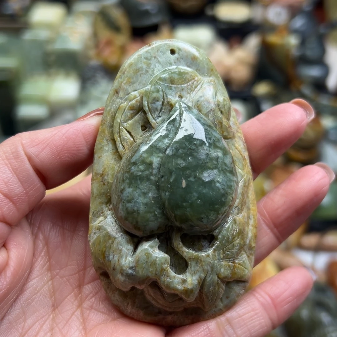 岫岩河磨玉（透闪石质玉）未镶嵌颈饰河磨玉大桃子手玩原皮