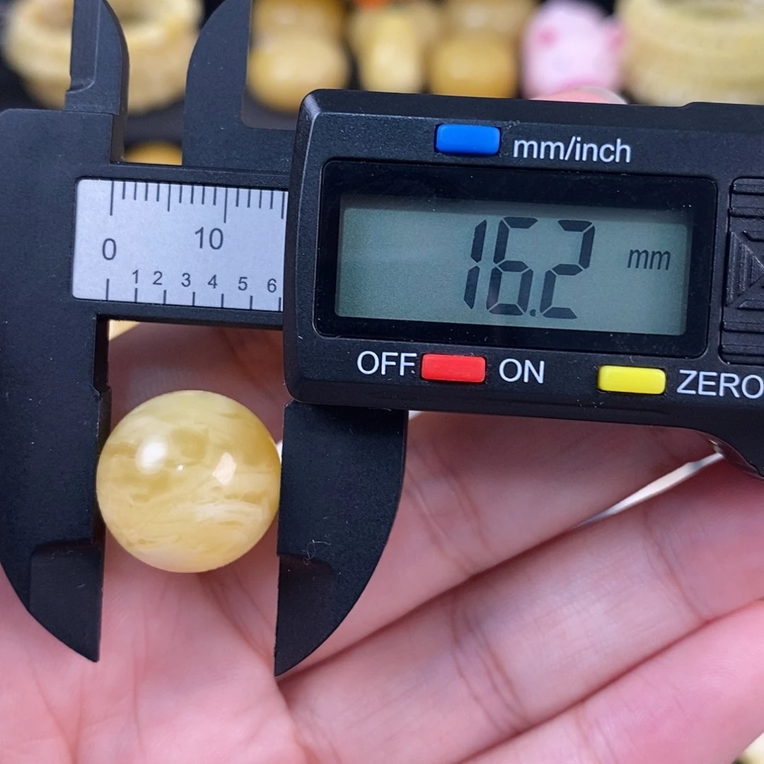 蜜蜡未镶嵌珠宝奇石