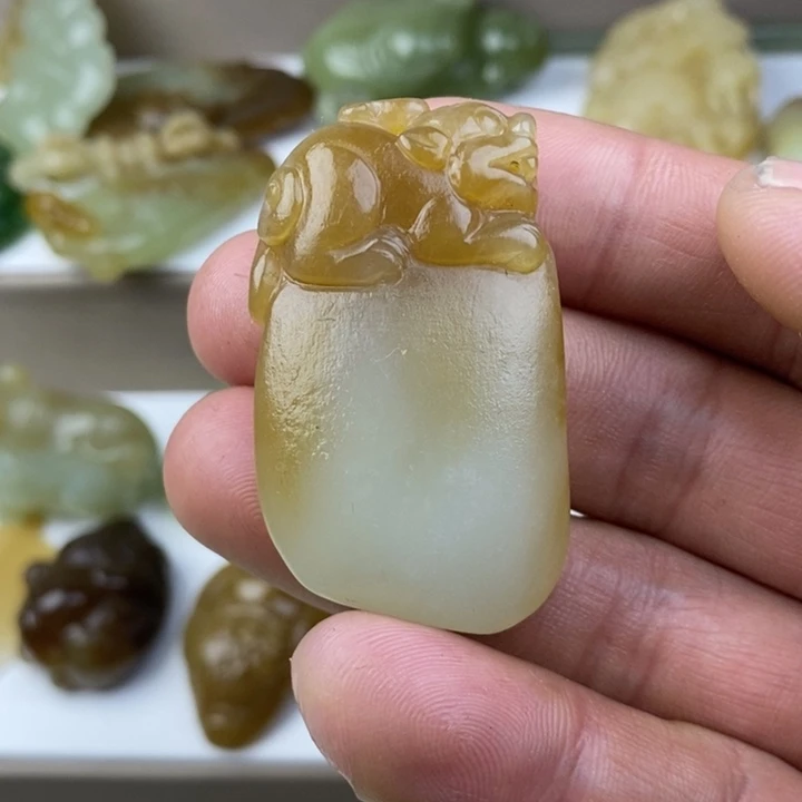 和田玉（糖玉）未镶嵌颈饰