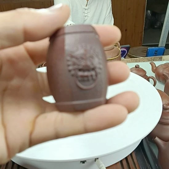 紫砂茶壶工作人员