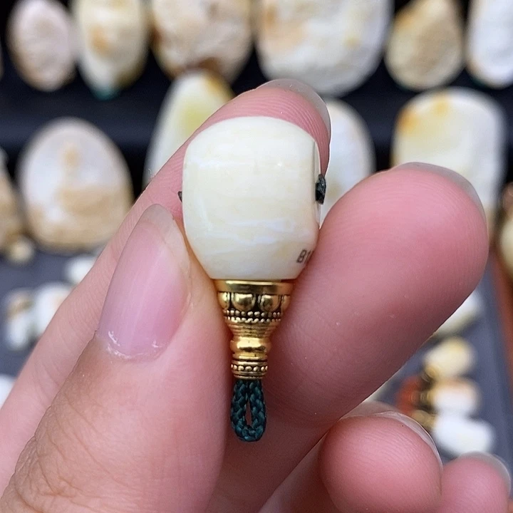 未镶嵌琥珀裸石12三通b180