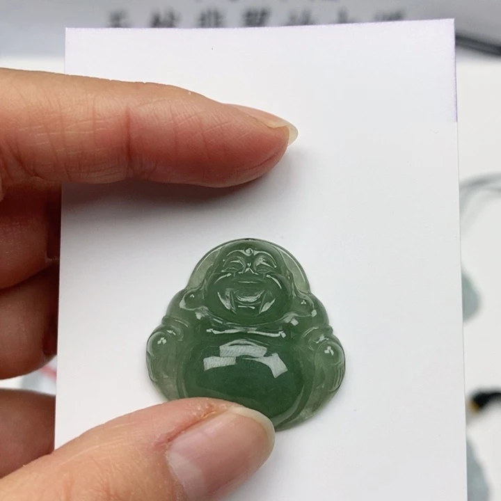 翡翠未镶嵌颈饰佛公