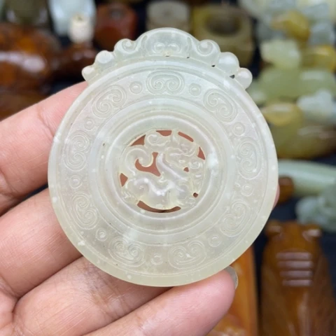 未镶嵌蛇纹石玉颈饰50