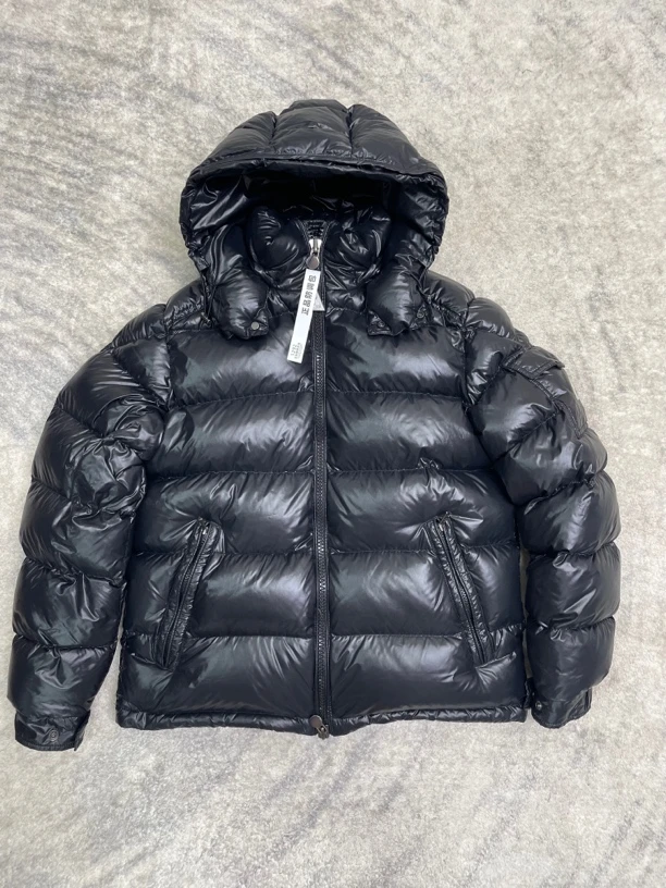 未使用 MONCLER MAYA 黑色连帽亮面羽绒服 3码  1292