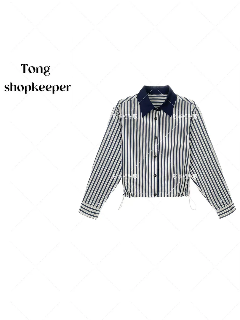 QJ/彤掌柜1681494 春款2025气质方领打揽扣式抽绳时尚优雅衬衫