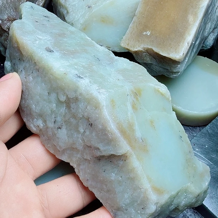未镶嵌和田玉（糖玉）珠宝奇石