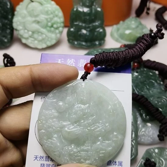 翡翠未镶嵌颈饰挂件