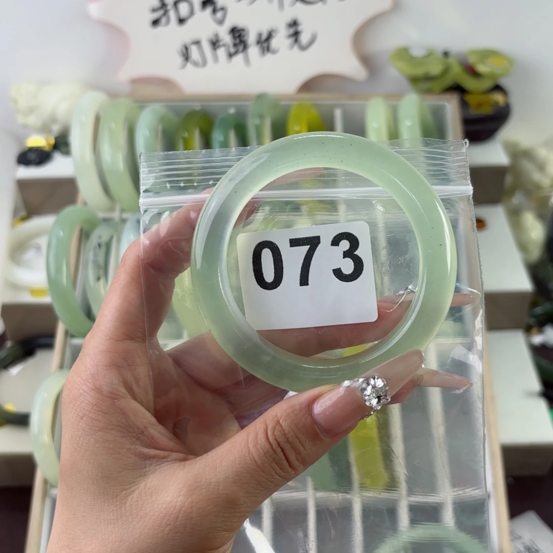 蛇纹石玉未镶嵌手镯超****?