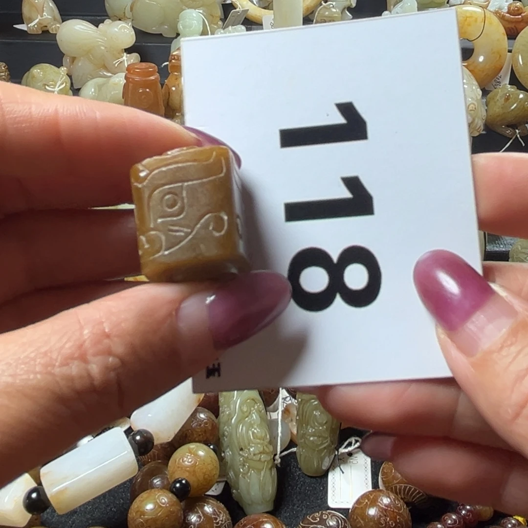 和田玉未镶嵌吊坠(赠链)