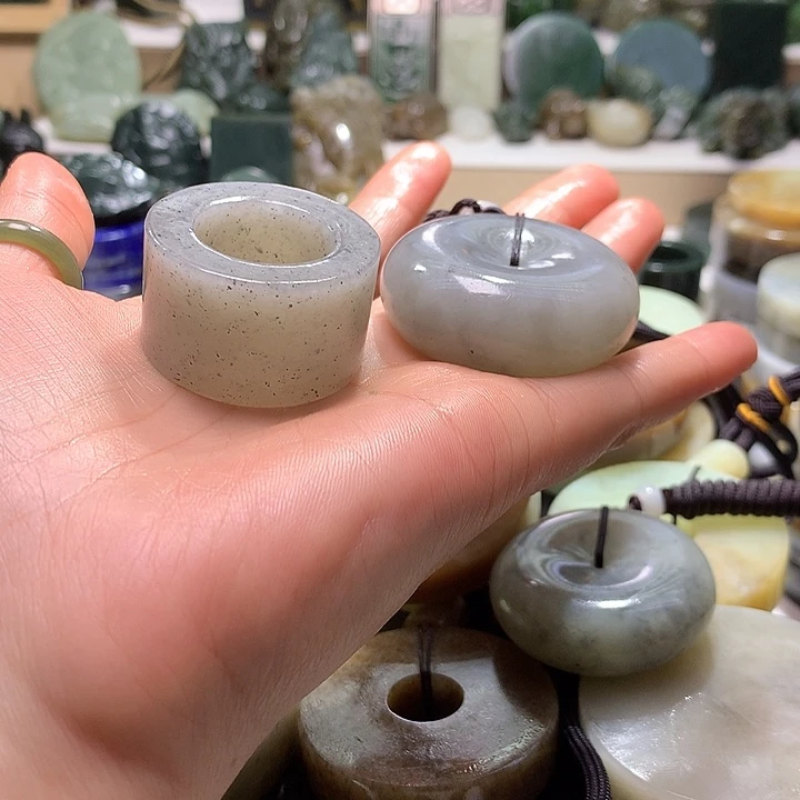 落***山和田玉未镶嵌珠宝半成品