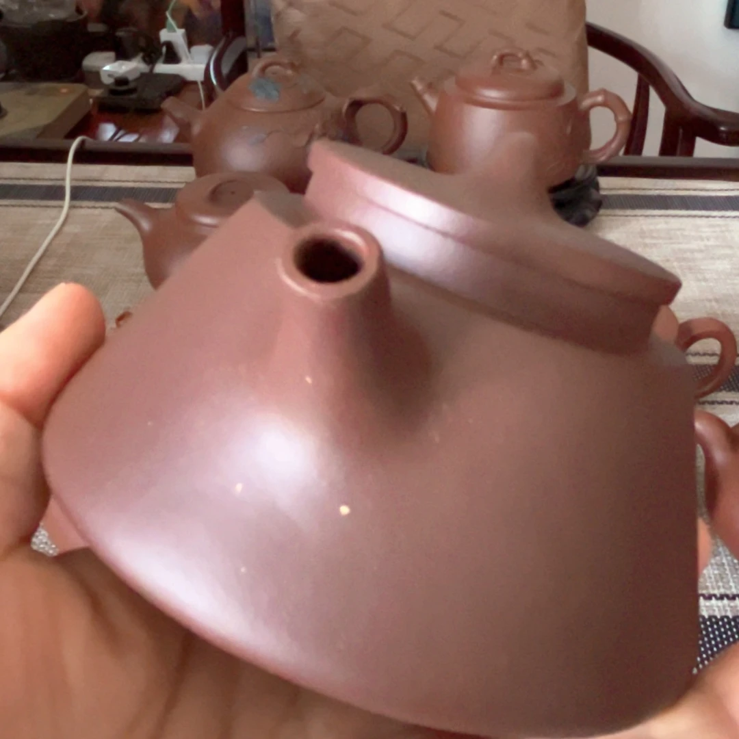 （***）底槽青茶壶有点鸡眼