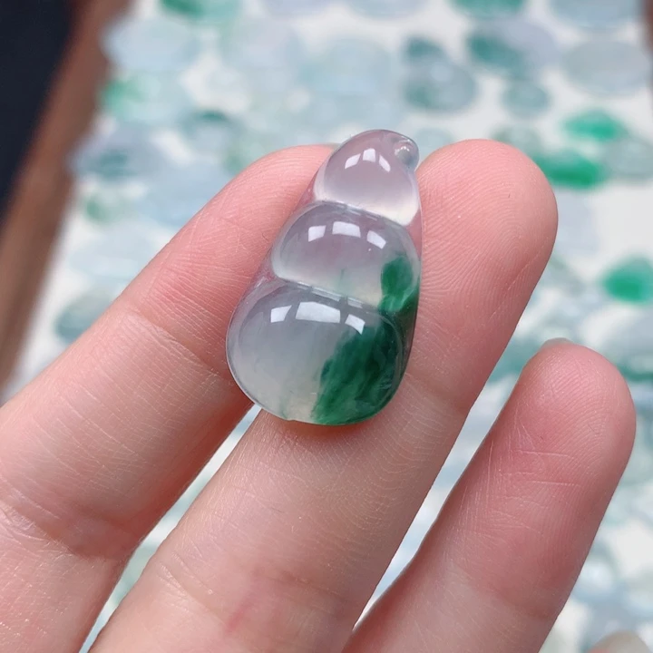 翡翠未镶嵌颈饰冰种飘花福豆