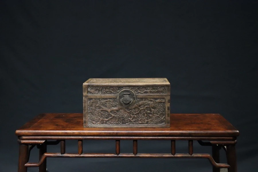 精品梅花书箱，材质花梨尺寸40✖️23✖️21厘米。