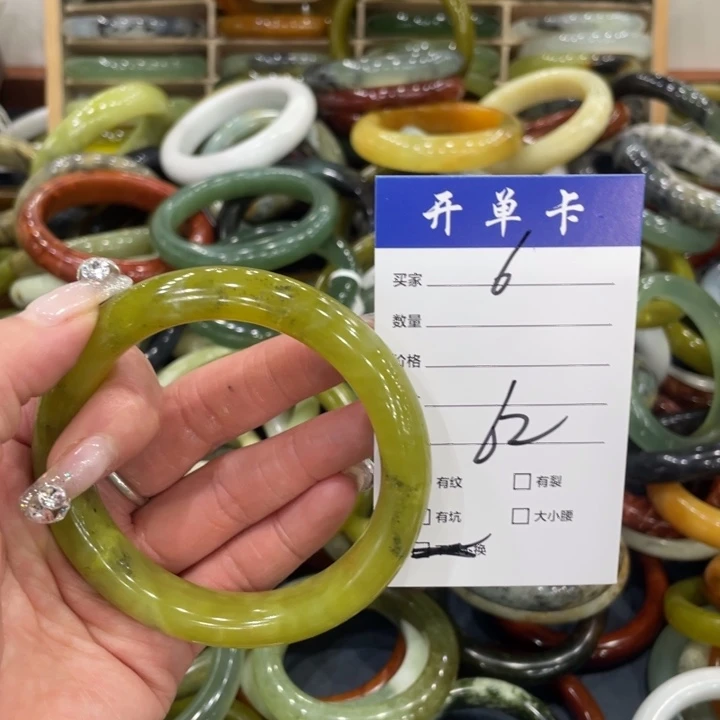 蛇纹石玉未镶嵌手镯