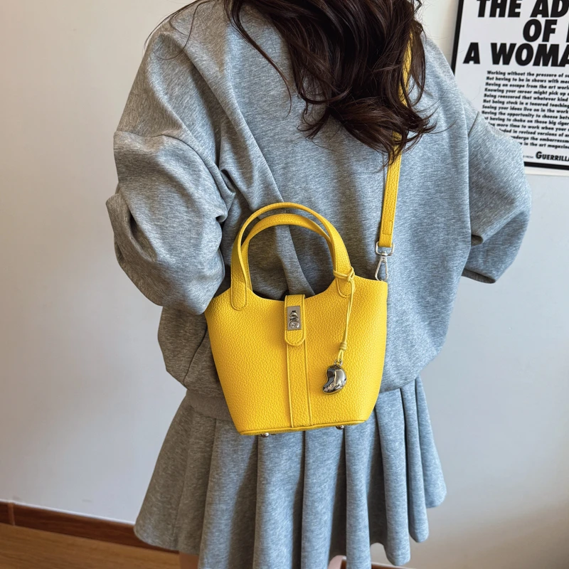 时髦洋气超火小拎包包女2025春夏新款菜篮子水桶包通勤手提斜挎包
