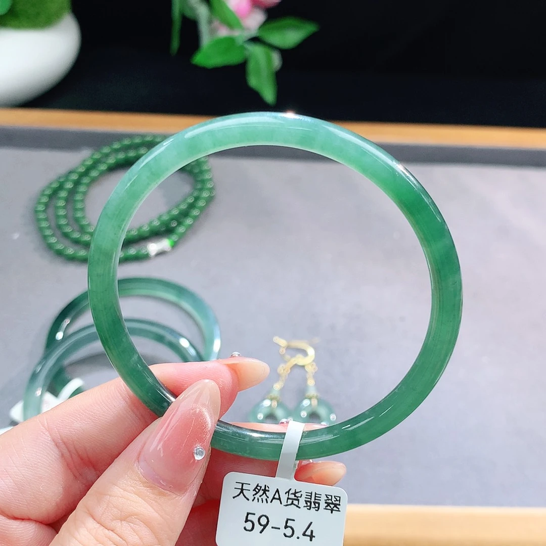 未镶嵌手镯（圆镯）翡翠