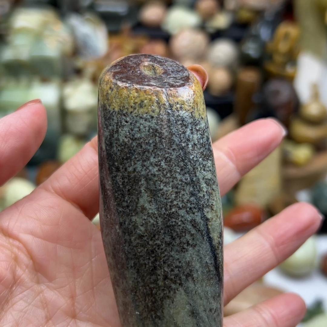 岫岩河磨玉（透闪石质玉）未镶嵌颈饰河磨玉勒子老皮