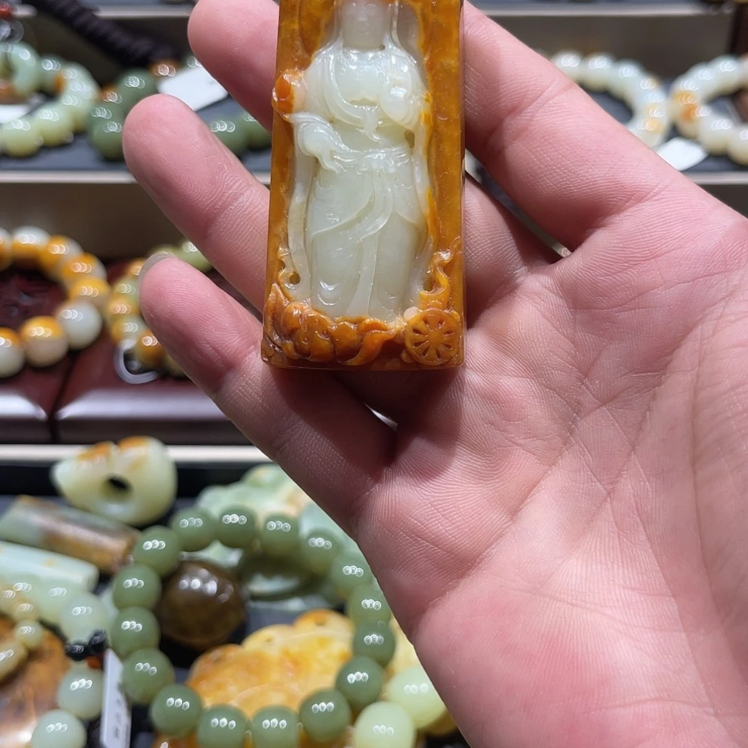 透闪石质玉未镶嵌挂件