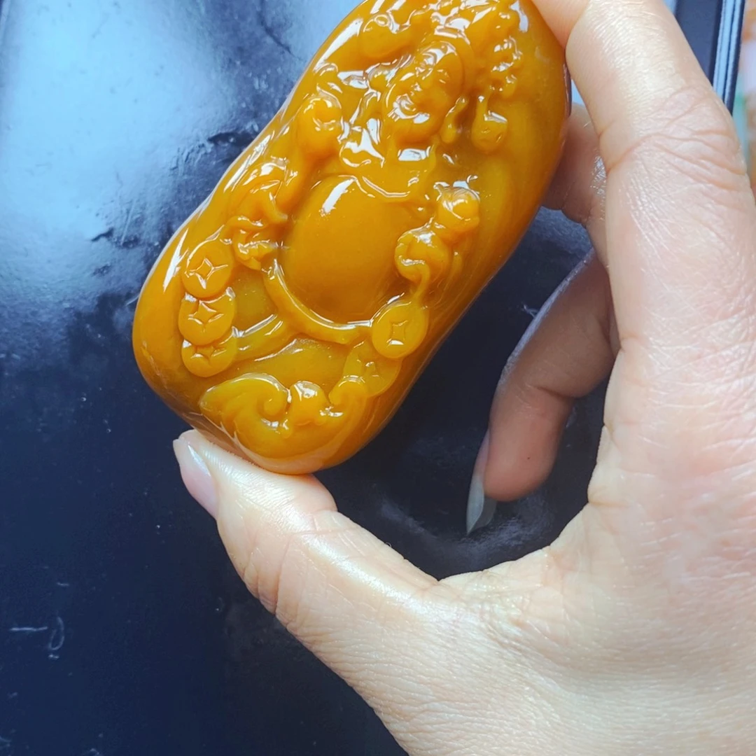 石英质玉（黄龙玉）未镶嵌颈饰