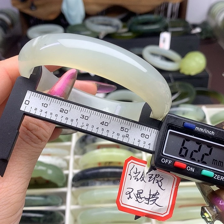 蛇纹石玉手镯未镶嵌12