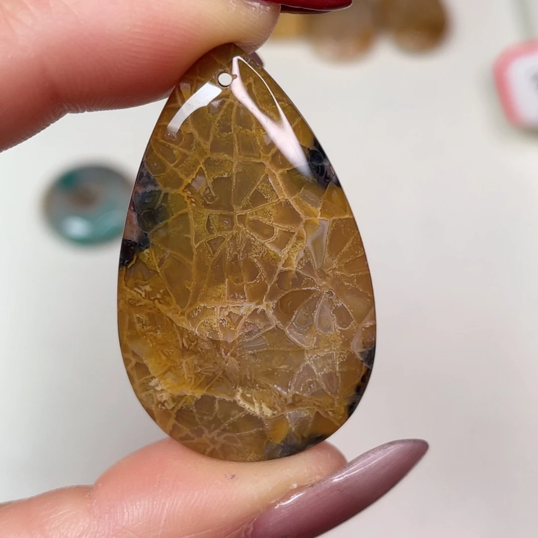 【闪购商品】未镶嵌吊坠(赠链)硅化玉