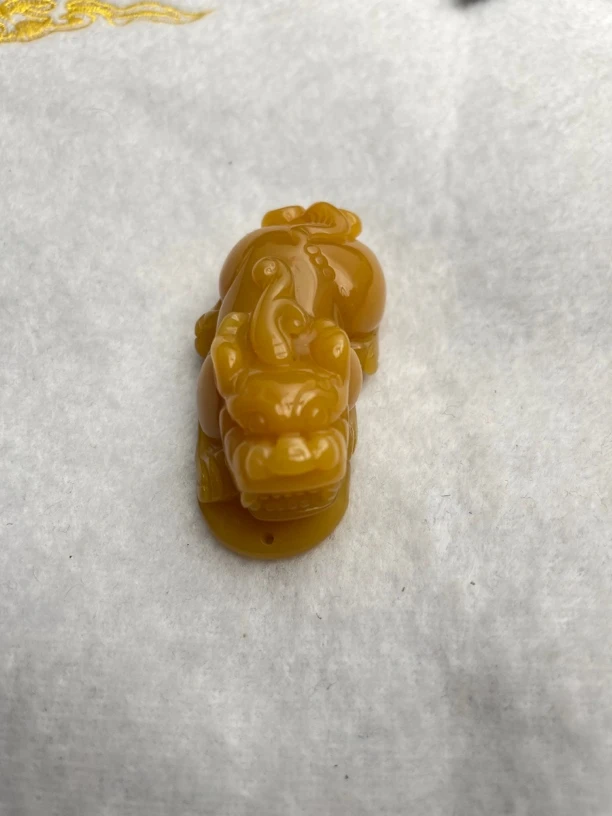 天然黄龙玉貔貅吊坠手把缅黄