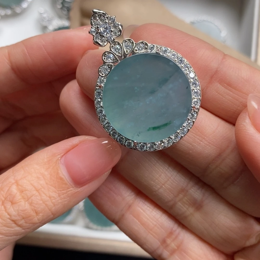 翡翠颈饰未镶嵌翡翠