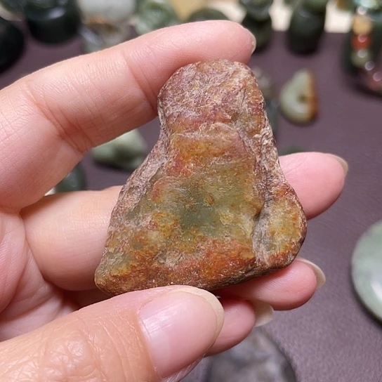 椰***蓉岫岩河磨玉（透闪石质玉）未镶嵌颈饰