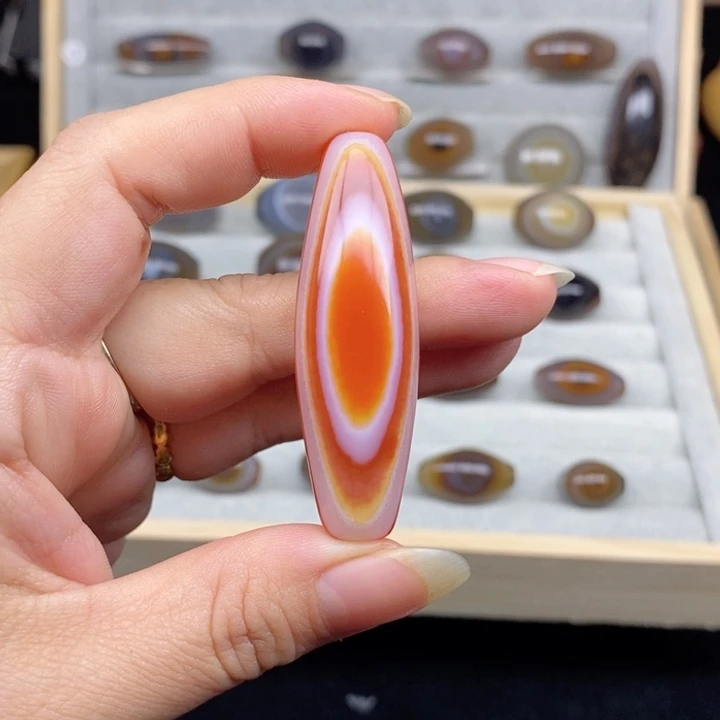 未镶嵌玛瑙/玉髓珠宝奇石风**?