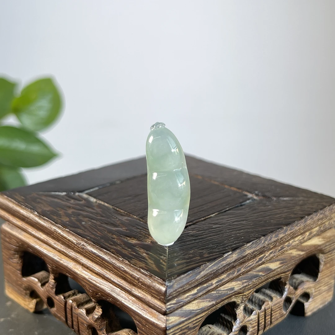 JCW05-21  天然翡翠缅甸A货 福豆