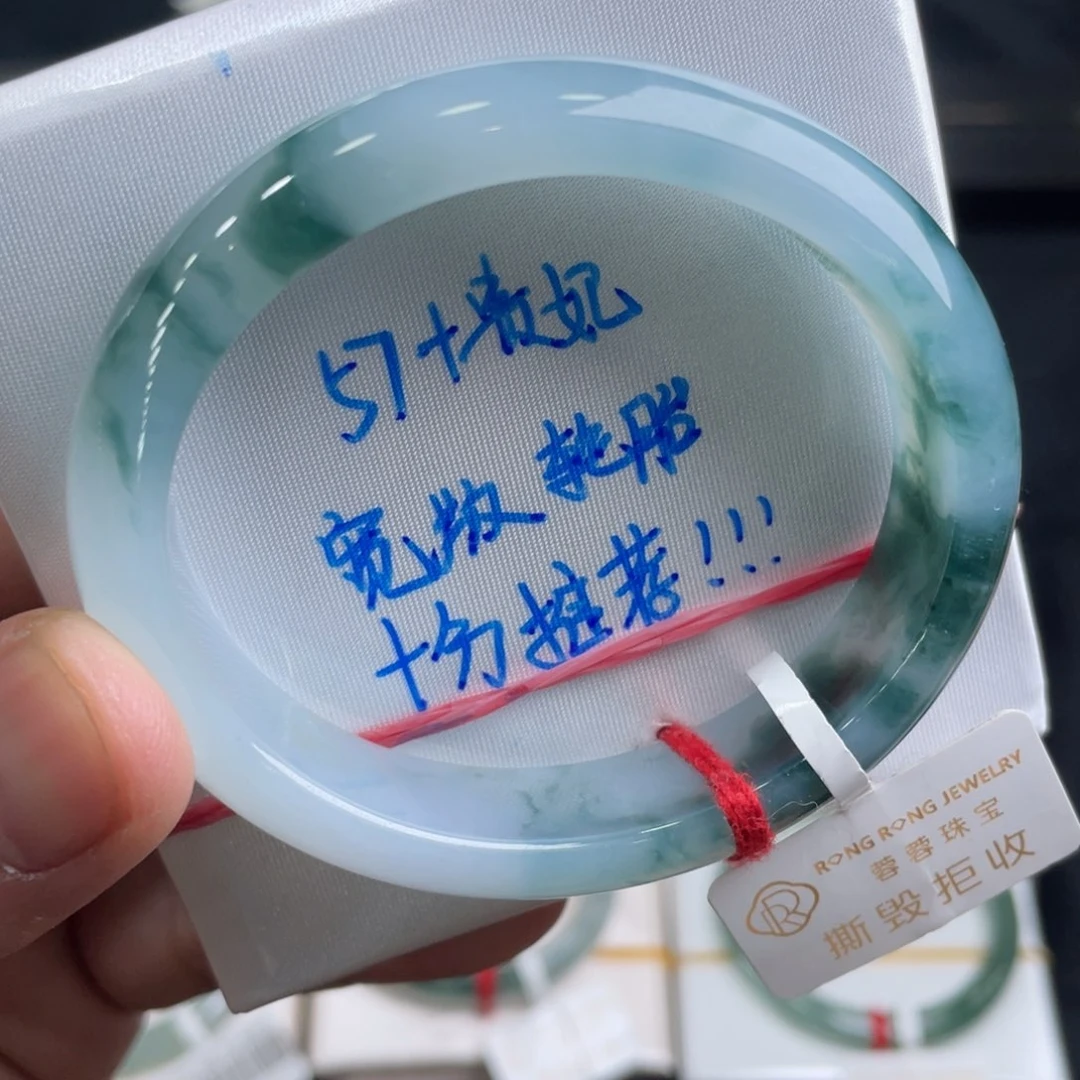 翡翠手镯未镶嵌翡翠手镯
