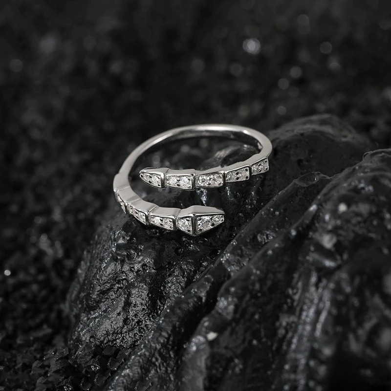 925银合成锆石戒指 小众设计感简约蛇形戒指镶锆石个性百搭开口戒