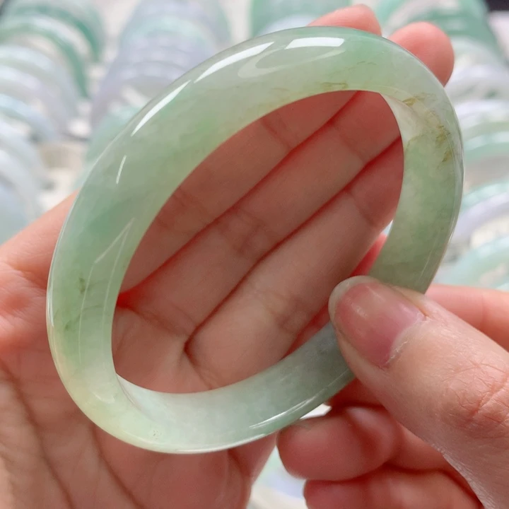 翡翠手镯未镶嵌果阳绿洒金56