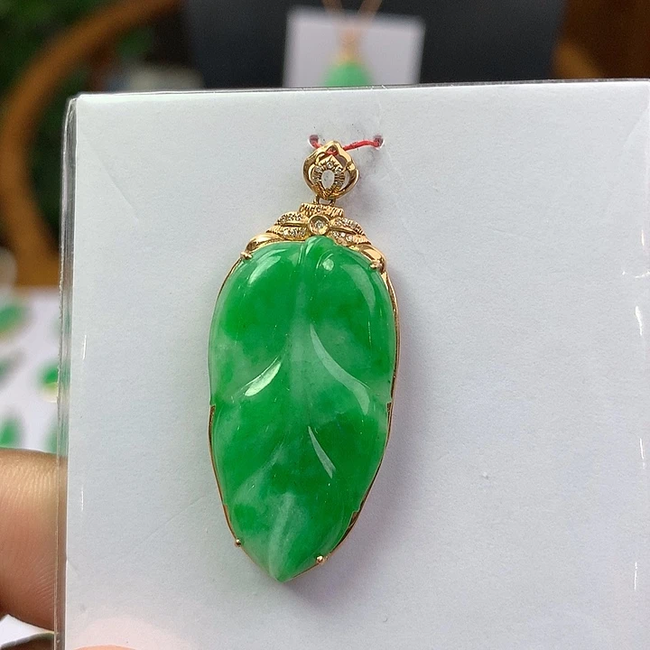 翡翠18K金镶嵌颈饰