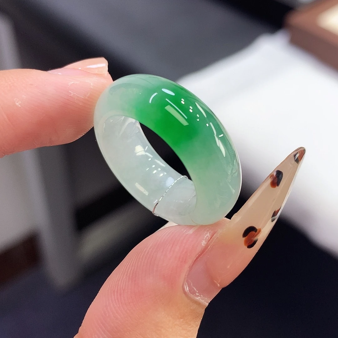 翡翠未镶嵌戒指12.13号