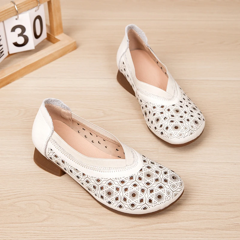 夏季新款中老年妈妈时尚民族风粗跟镂空凉鞋女防滑软底外穿洞洞鞋