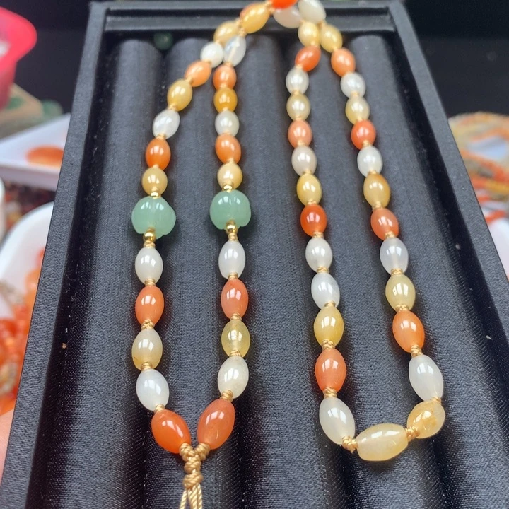 石英岩玉未镶嵌颈饰挂绳一条