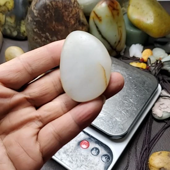 和田玉未镶嵌把件